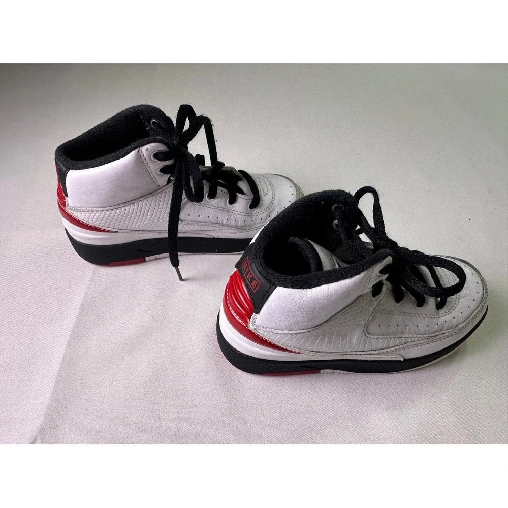 Jordan 2 Retro‎ Chicago 2022 Toddler 11C White Red Classic OG High Top Sneakers